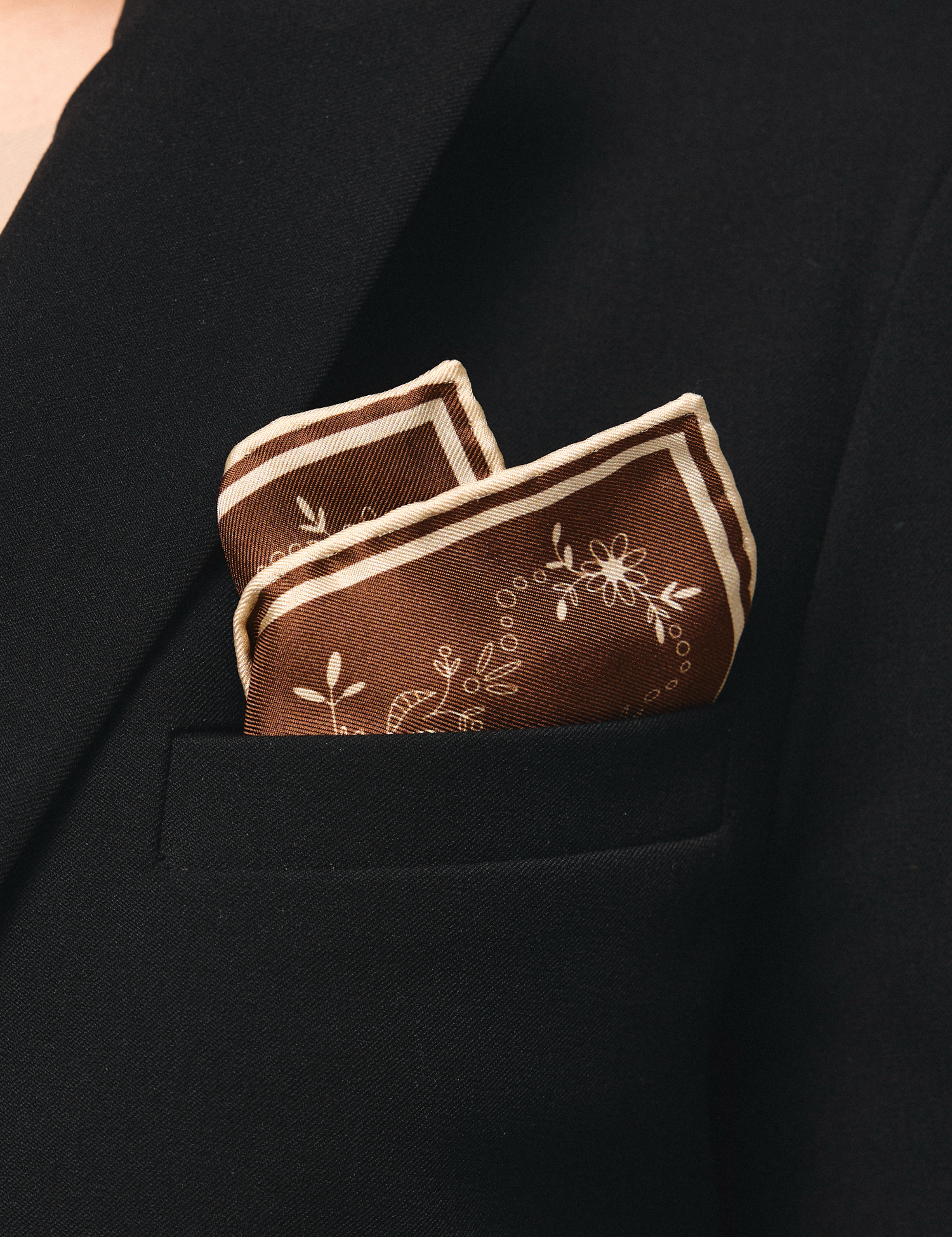 Картинка Хустка темно-коричнева з бежевим